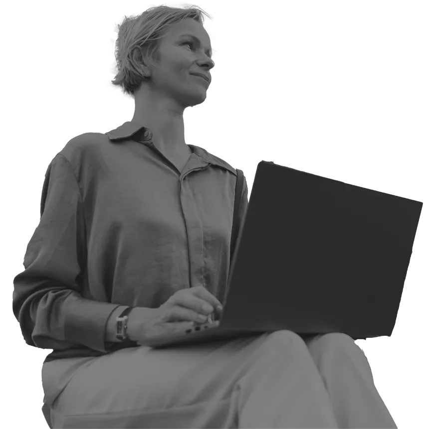 header-bg-id-mujer mujer utilizando laptop